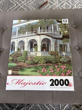 Majestic 2000-Piece Jigsaw Puzzle - White & Green